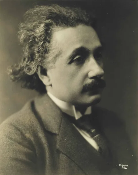 Portret al lui Albert Einstein din 1921
