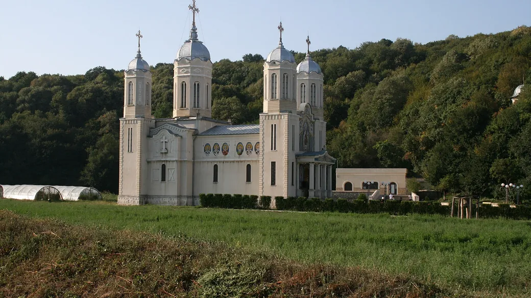 Biserica Mănăstirii Peștera Sfântului Apostol Andrei, lângă Ion Corvin, în județul Constanța